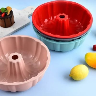 moule a gateau bundt rouge