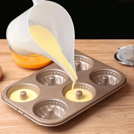 nana verse pate gateau avec verre doseur avec bec