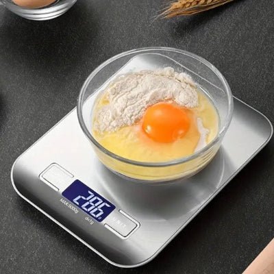 nana pese pate gateau avec balance cuisine