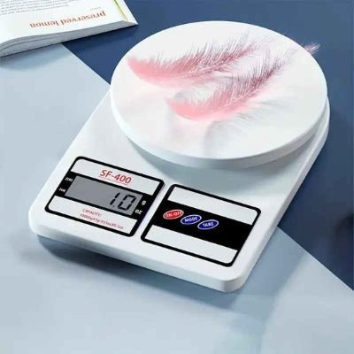 nana pese plumes avec balance cuisine