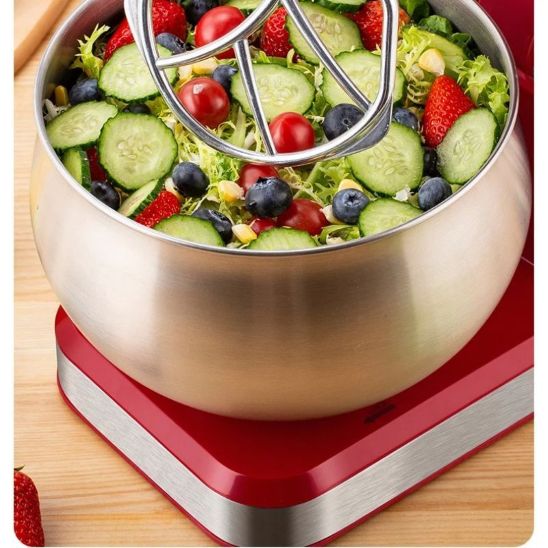 nana met legumes dans batteur melangeur