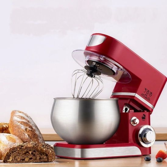 nana utilise batteur melangeur rouge