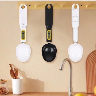 maman utilise crochet cuillere doseuse pour rangement