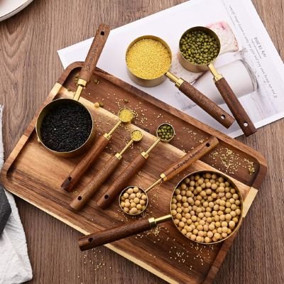 maman utilise cuillere doseuse grande pour cafe