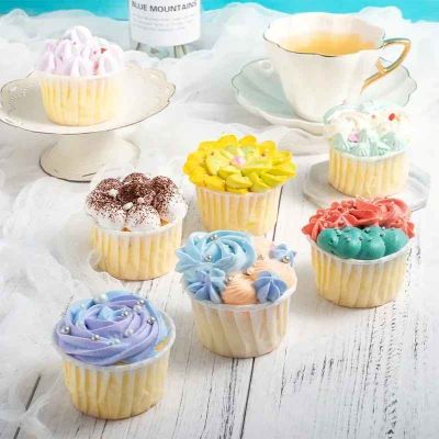 decorer cupcake avec poche a douille et creme