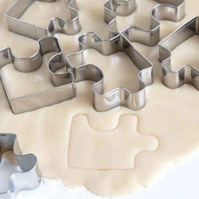 nana decoupe pate biscuit avec emporte piece