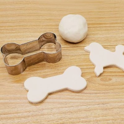 maman decoupe pate pizza avec emporte piece