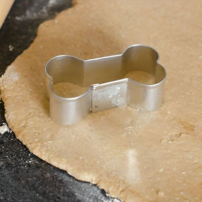 mama decoupe biscuit avec emporte piece