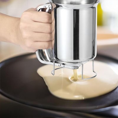 utiliser entonnoir a piston inox doser pate crepe