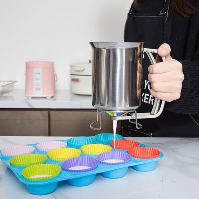 doser pate cupcake avec entonnoir a piston inox