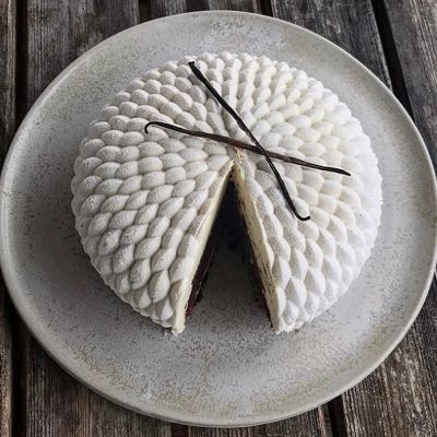 entremet dans moule à gateau en silicone 