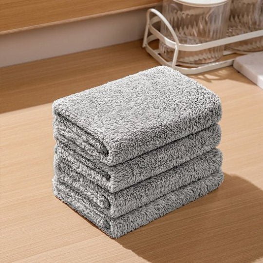 nana plie essuie main sur table