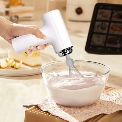 mama fouette crème avec fouet electrique