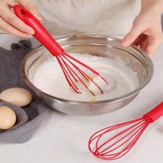 utiliser  fouet  pour fouetter la creme