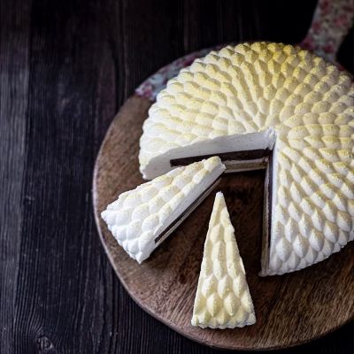 gâteau mousse dans moule à gateau en silicone