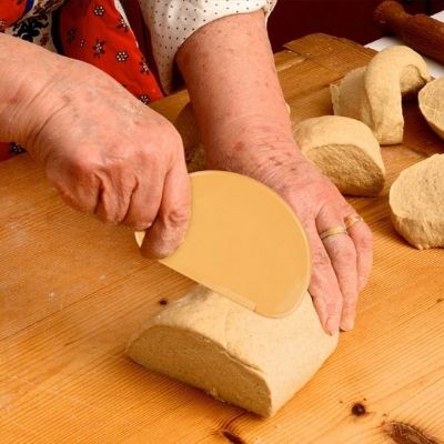 mamy coupe pate cookies avec grattoir a pate 