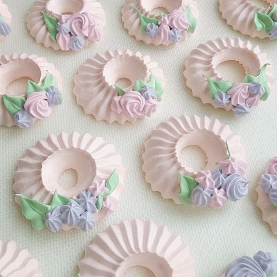 maman cree meringues avec douille patisserie