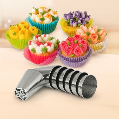 maman cree roses avec douille patisserie pour decorer cupcakes