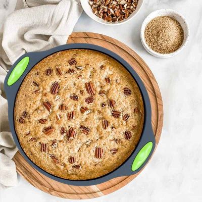 maman cuit cookie geant dans moule silicone