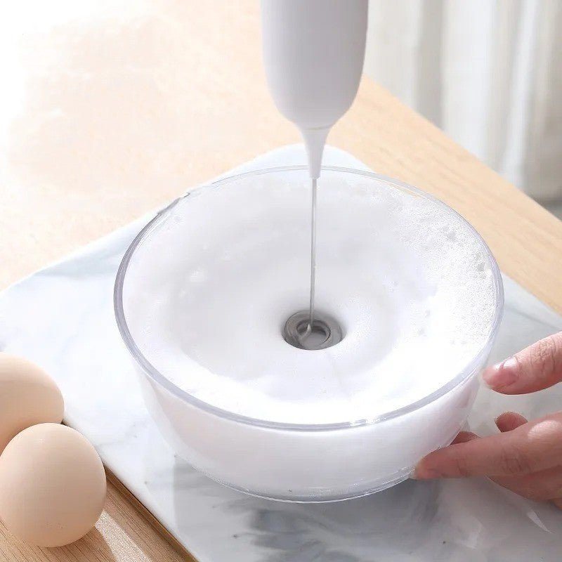 maman fouetter oeufs avec batteur electrique