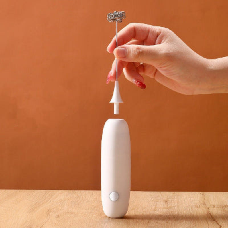 maman nettoie tete batteur electrique