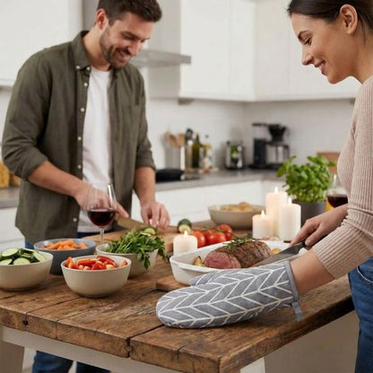 maman prend plat du four avec gant de cuisine