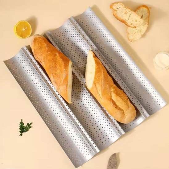 nana dispose pate pain dans moule a pain perfore