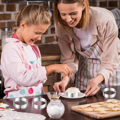maman et fille utilisent moule gateau pour fabriquer nimi tarte