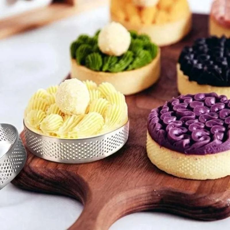 assortiment tartelettes avec moule gateau