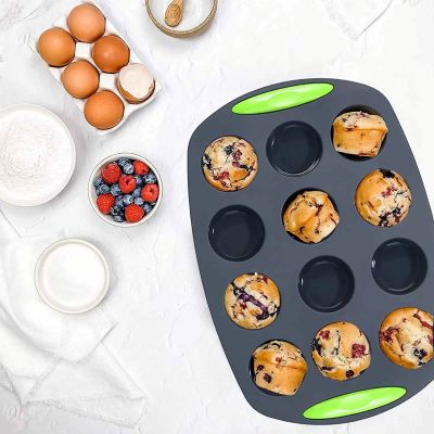 maman cuit muffin dans moule silicone