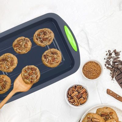 maman cuit mini cookies dans moule silicone