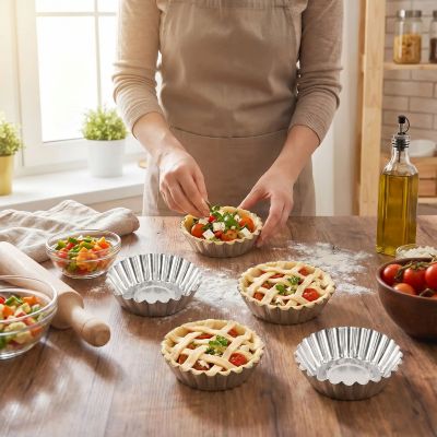 mama prépare tartelettes salées avec moules a tarte