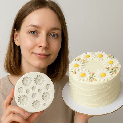 maman decore gateau avec moules en silicone fleur