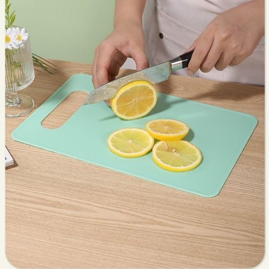 nana decoupe citron sur lanche a decouper