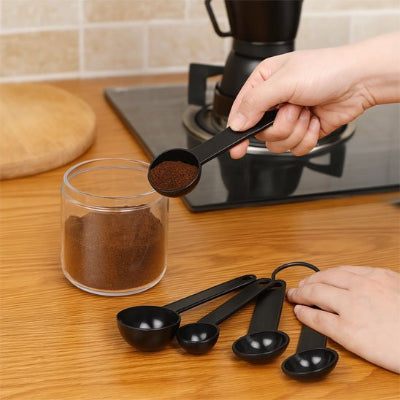 nana rempli cuillre doseuse grande de cafe