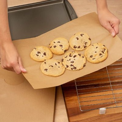  maman utilise papier cuisson pour_cuire_cookies