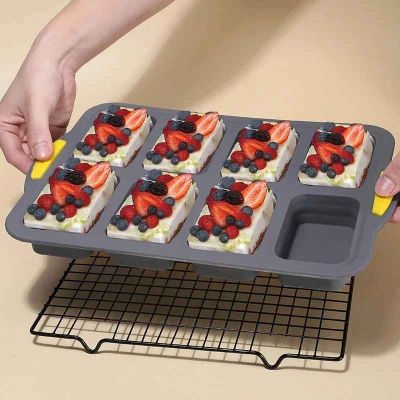 realiser petits fraisiers dans moule a cake 