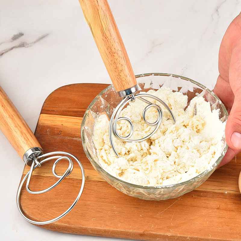 remuer pate a pain avec fouet