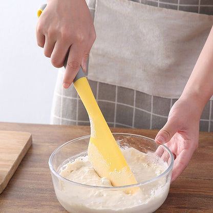 remuer pate crepe avec spatule