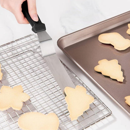 prendre biscuit avec spatue coudee