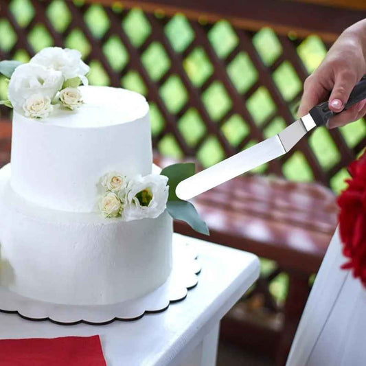 soulever gateau avec spatule coudee