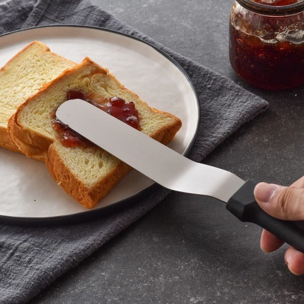etaler confiture avec spatule coudee