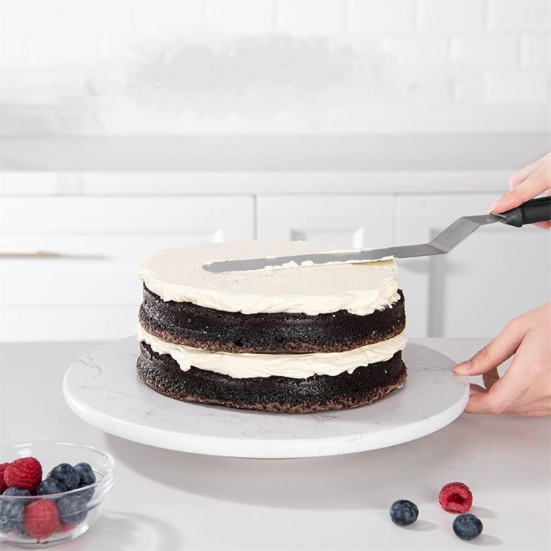 etaler creme patissiere avec spatule coudee