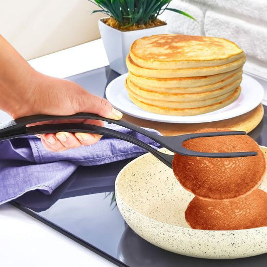 prendre crepe avec spatule cuisine