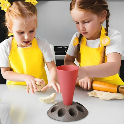 fille rempli poche de creme sur support a poche douille