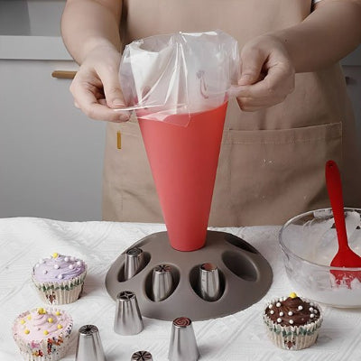 nana rempli poche de mousse sur support a poche douille