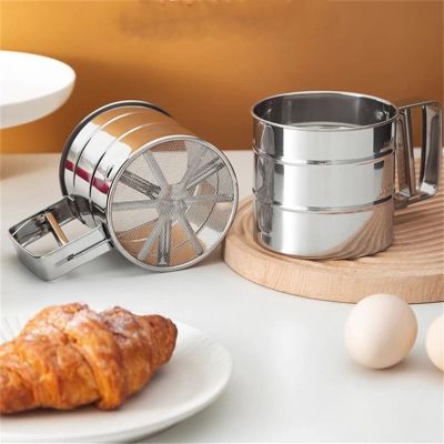 nana sepourde sucre sur croissant avec tamis inox