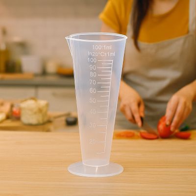 nana utilise verre doseur pour cuisiner