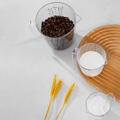 nana utilise verre doseur gradue pour liquide