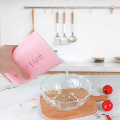 nana verse huile avec verre mesureur gradue silicone